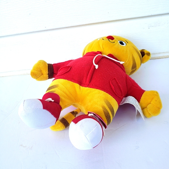 Daniel Tiger Neighborhood Talking Plush Toy!!! - Picture 6 of 8